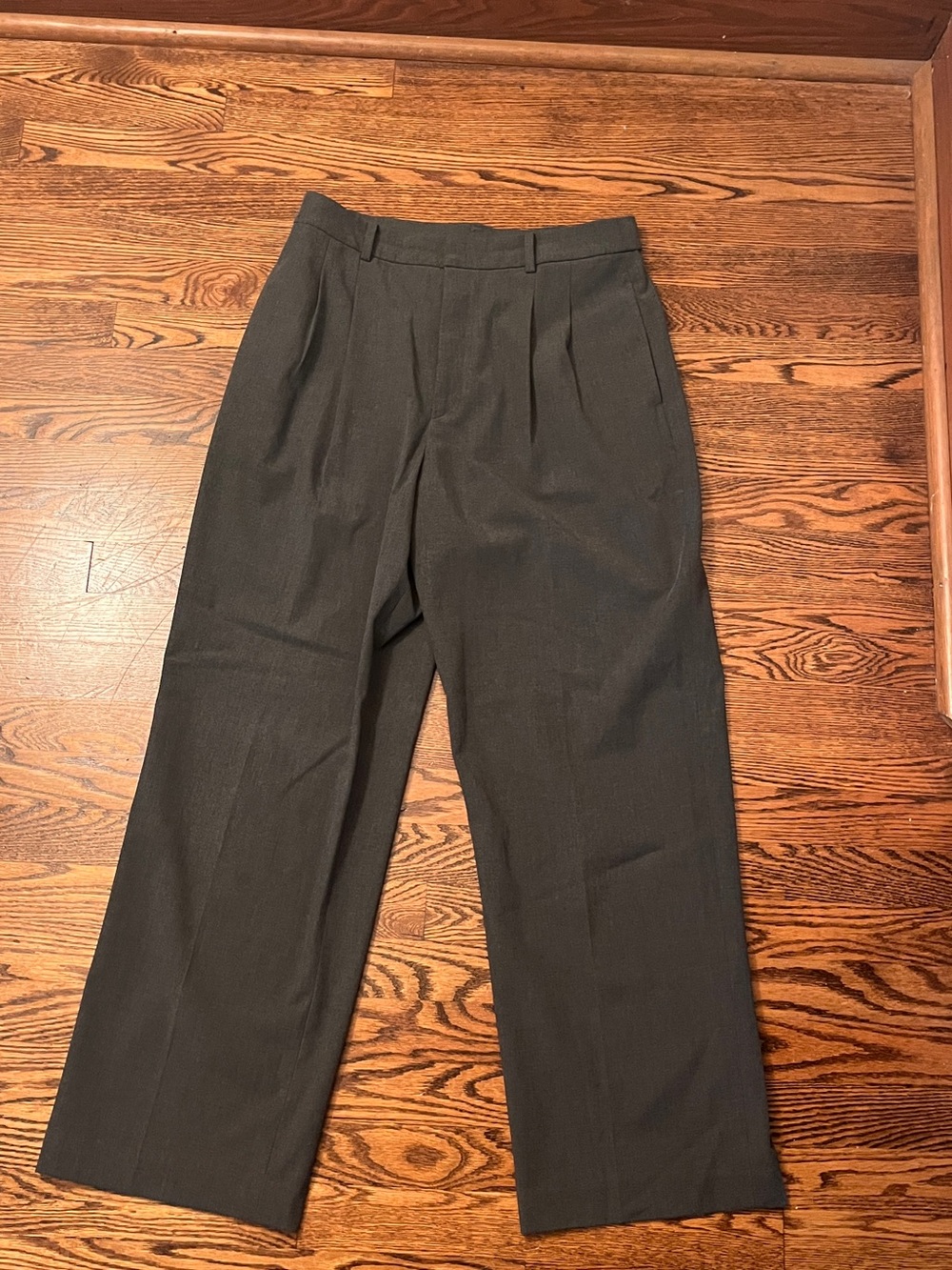 Uniqlo Grey Pleated Pants🩶